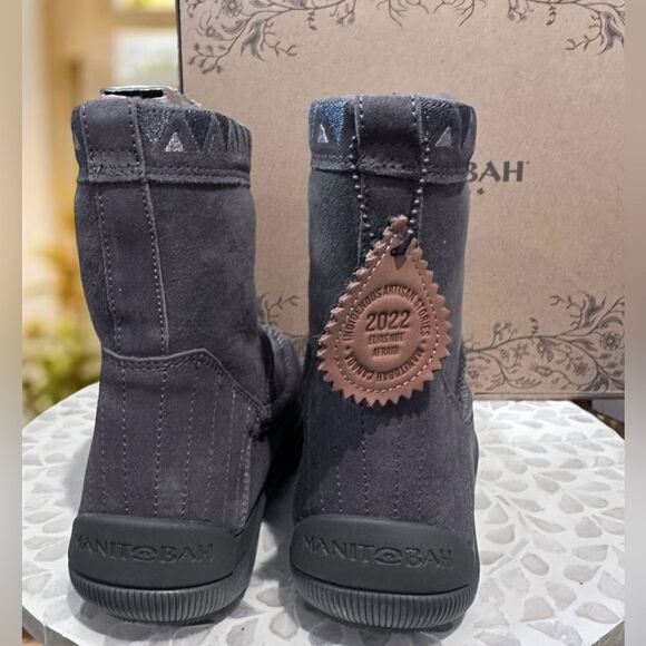 Manitobah Mukluks WR Reflections Half Ankle Boot Size 6 EU 36 - Picture 10 of 12